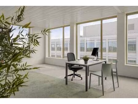 bureaux récemment construits (à partir d'environ 600 m²) à v