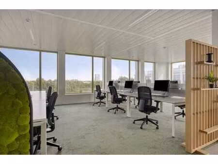 bureaux récemment construits (à partir d'environ 600 m²) à v