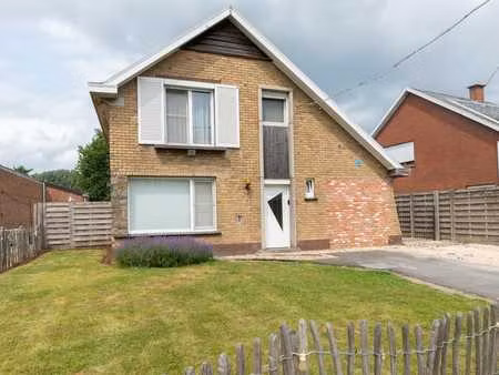 uitstekend gelegen open bebouwing met 3 slaapkamers en gr...