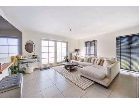 lichtrijk gelijkvloers appartement met groot terras in tiel…