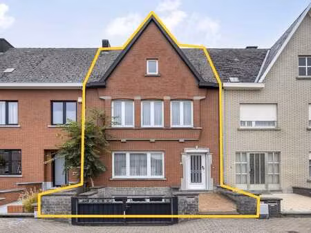 in optie ! rijwoning met zuidgerichte tuin en garage