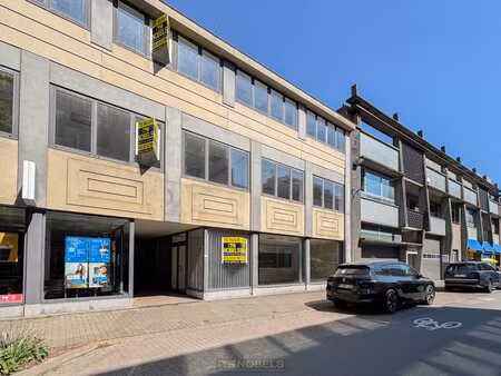 te huur  ruim en veelzijdig handels- en commercieel pand ...