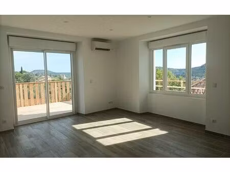 location appartement  m² t-2 à les vans  721 €