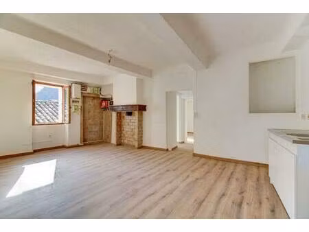 maison de village 3 pieces 63 m²//collongues