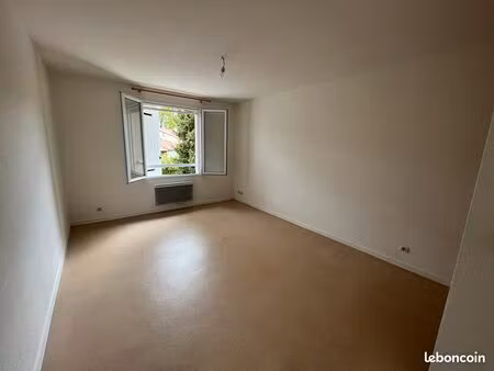 studio 1 pièce 28 m²