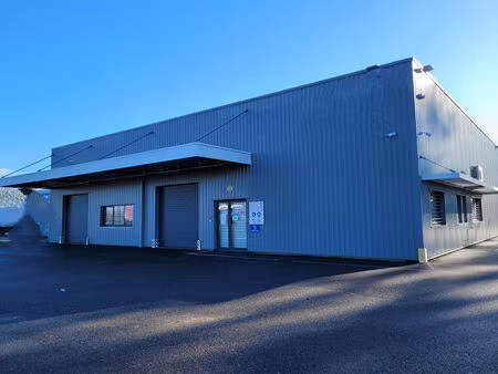location commerce 1204 m² à campsas (82370)