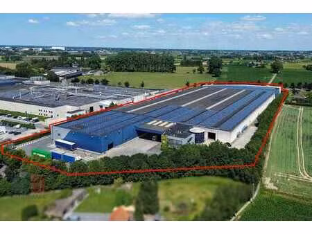 bedrijvensite van 36.916 m² met een bedrijfsgebouw van 23...