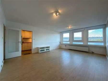 appartement rénové 2 ch  balcon et garage double emplacement