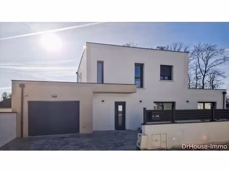 maison contemporaine toit terrasse végétalisé de 145 m² parcelle 582 m² piscine normes re2