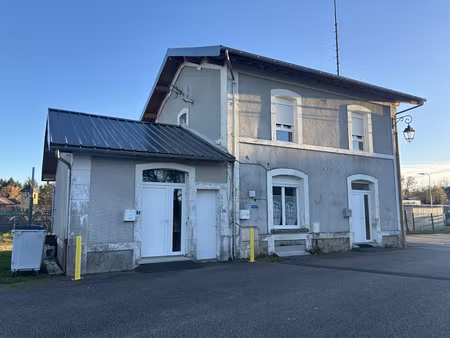 immeuble à montaignac-sur-doustre en correze