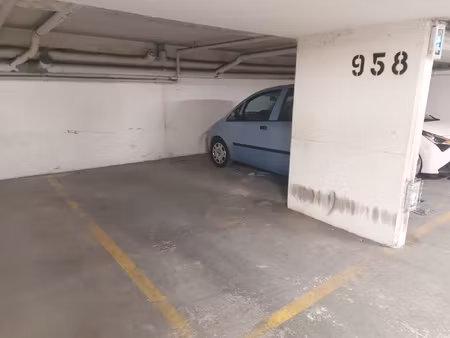 avenue marceau- emplacement parking !