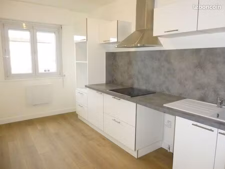 appartement f2 rénové 5 place salvador allende à ay