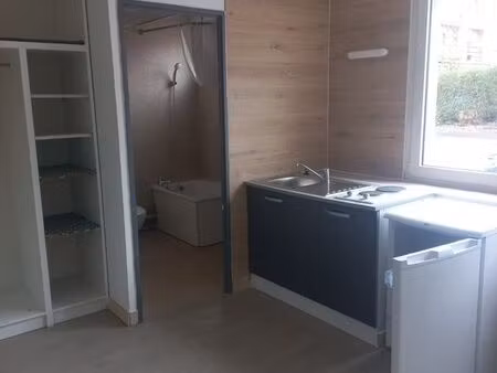 a louer  studio meublé à 300 charges comprises