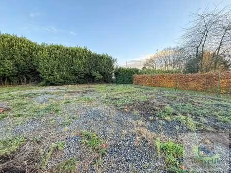 à vendre  terrain de 830 m²