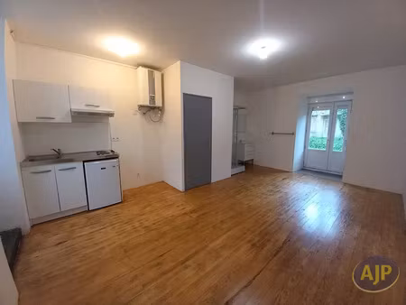 location appartement 1 pièce 23.55 m² à lesparre-médoc (33340)  440 €