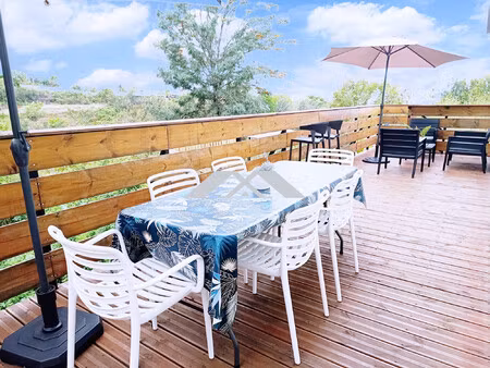 maison f3 meublée avec terrasses et cour à l'etang salé