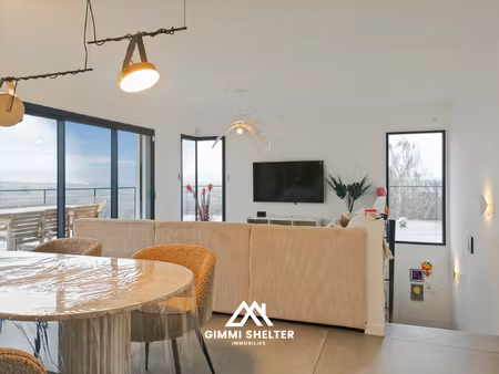 villa d'architecte avec piscine une vue à couper le souffl