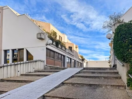 location bureau 3 pièces 44 m2 à montpellier