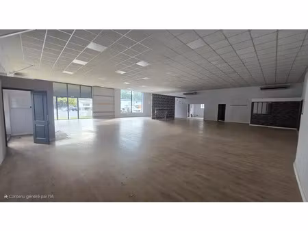 local commercial 440 m2 avec extérieur de 130 m2 - zone comm