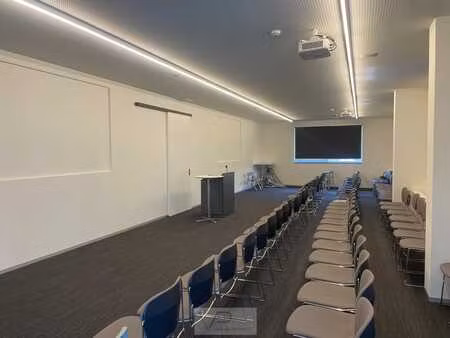bureau spacieux 552m2