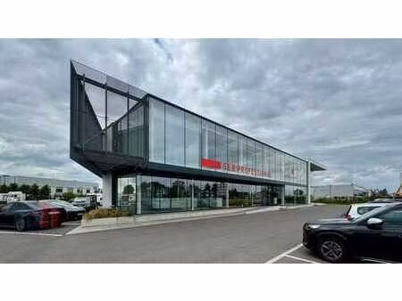 immeuble commercial moderne à louer dans un emplacement d...