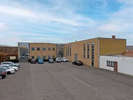 magazijnruimte +/- 6.700m² met 820m² kantoren in deerlijk