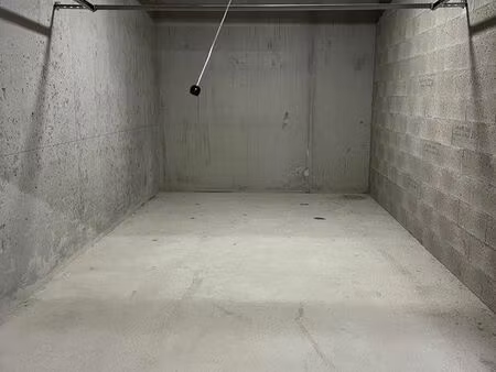 a louer  garage box sécurisé d’une surface de 17 m2