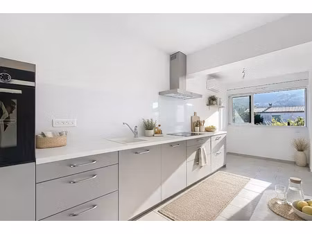 location appartement 4 pièces 74.49 m² à nyons (26110)  860 €