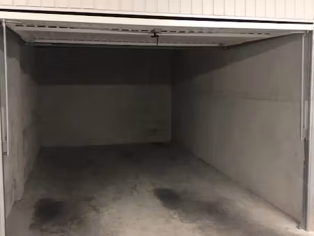 location parking 13 m² à marseille 12ème (13012)  140 €