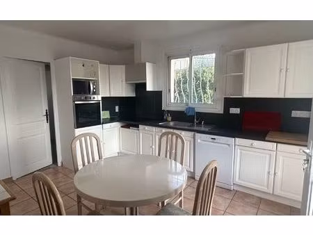 location maison  m² t-4 à générac  1 250 €