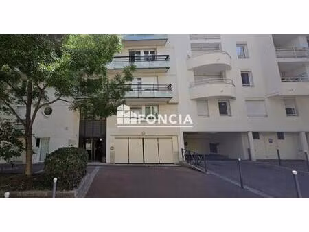 issy val de seine / emplacement de parking