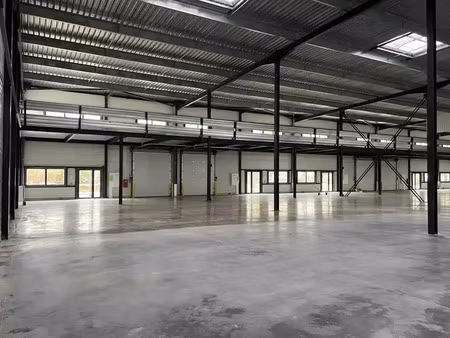 local d'activités de 1416m²