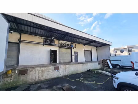 commercants / marche - local 90m2 - chambre froide - quai - parking privé