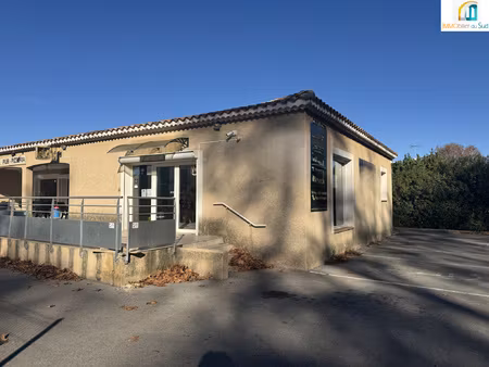 lezan proche centre ville beau local commercial