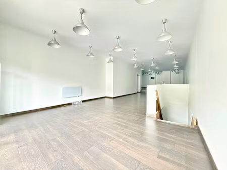 à vendre : local commercial de 76 m² + réserve et garage - emplacement idéal à tarascon-su