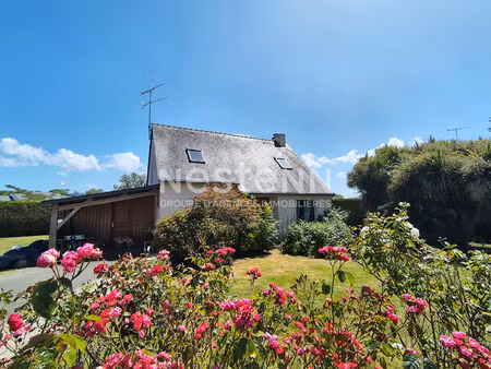 maison dans le bourg de pluherlin