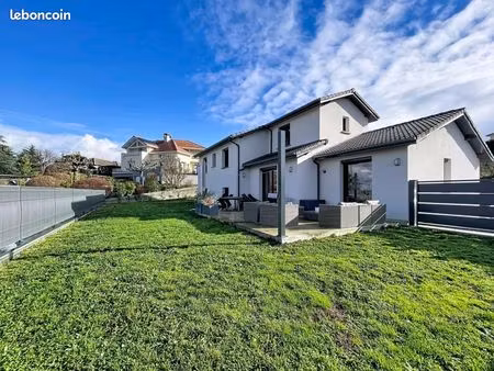 villa 6 pièces 163 m²