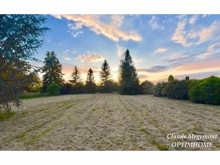 superbe terrain arboré dans un environnement privilégié