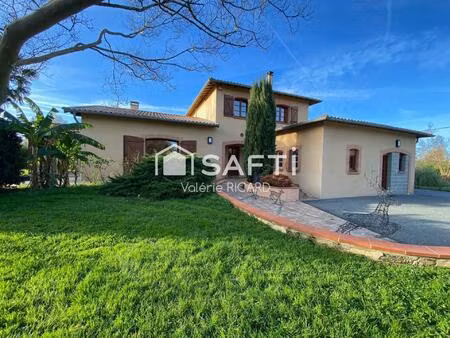 cayrac  maison d'architecte d'environ 194m2 sur un terrain arboré de 3852 m2