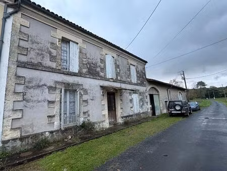 ancienne ferme girondine à fort potentiel  pessac sur dordogne 185 m2 dépendances 300 m2