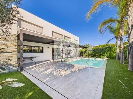 villa d' exception port frejus avec piscine et double garage