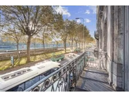 location local professionnel 178m² lyon 1er