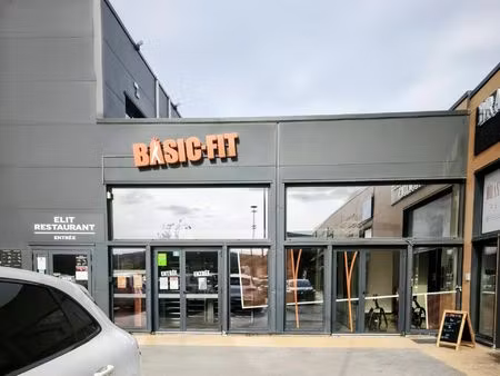 vente commerce 3106 m² marignane (13700)