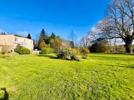 vente maison 5 pièces 130 m² à confolens (16500)  182 000 €