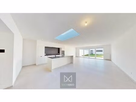 volledig vernieuwde woning in centrum lauwe – luxe  licht en leefruimte in één pakket