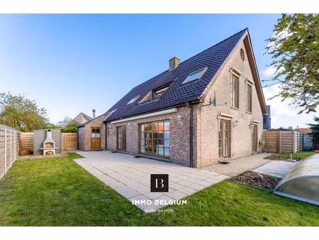 ruime villa met 5 slaapkamers nabij het centrum