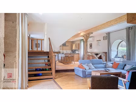 vallée vézère. maison de maître  bergerie  granges  piscine à débordement au milieu de 12h