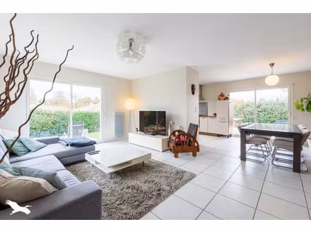 vente maison 5 pièces 110 m² à saint-pierre-du-mont (40280)  270 300 €