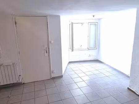 location appartement 1 pièce 25 m² à pourcieux (83470)