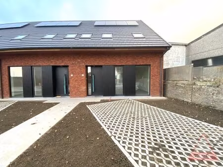 zonnebeke – nieuwbouwwoning met open keuken  garage en 2 parkeerplaatsen
